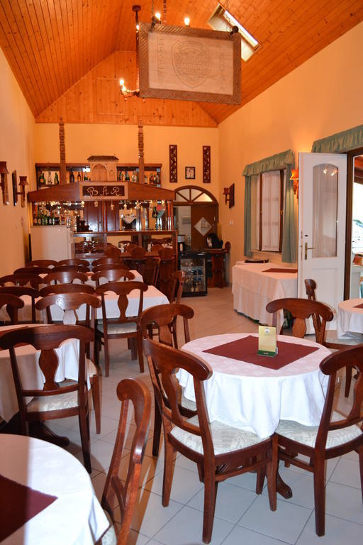 Nosztalgia Hotel Balatonszarszo Luaran gambar
