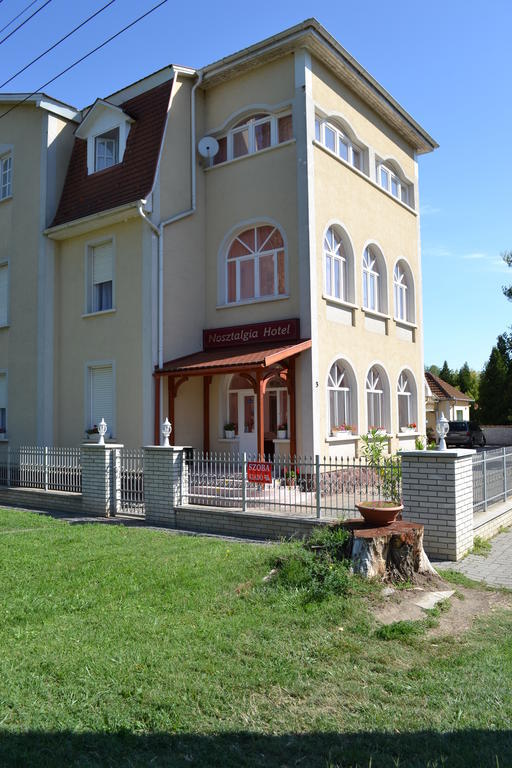 Nosztalgia Hotel Balatonszarszo Luaran gambar