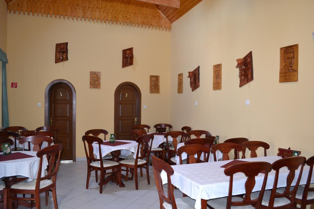 Nosztalgia Hotel Balatonszarszo Luaran gambar