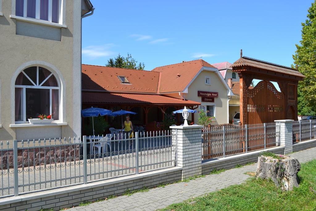 Nosztalgia Hotel Balatonszarszo Luaran gambar