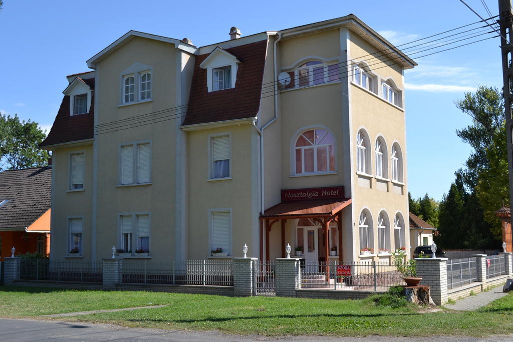 Nosztalgia Hotel Balatonszarszo Luaran gambar