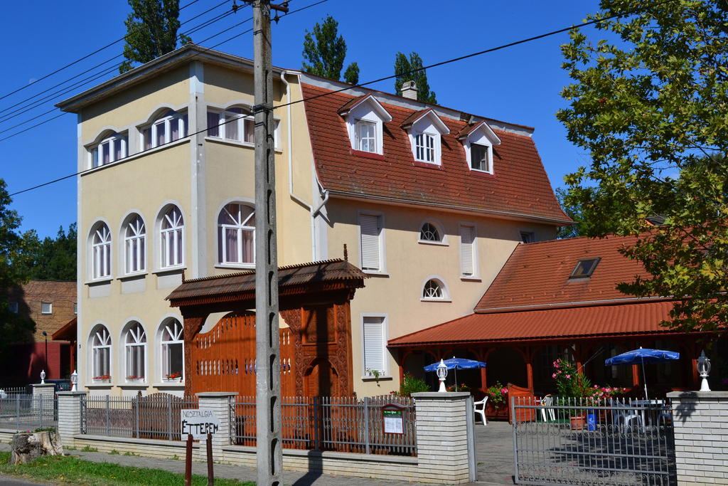 Nosztalgia Hotel Balatonszarszo Luaran gambar